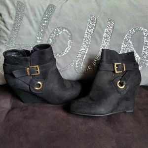 Black ankle boots, sz 7, suedette material